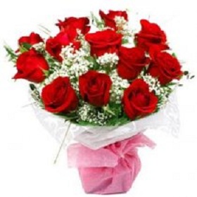 12 Red lovely Rose bouqu...